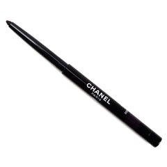 CHANEL Stylo Yeux résistant à l'eau Cassis 83 – pointe prête pour un tracé net.