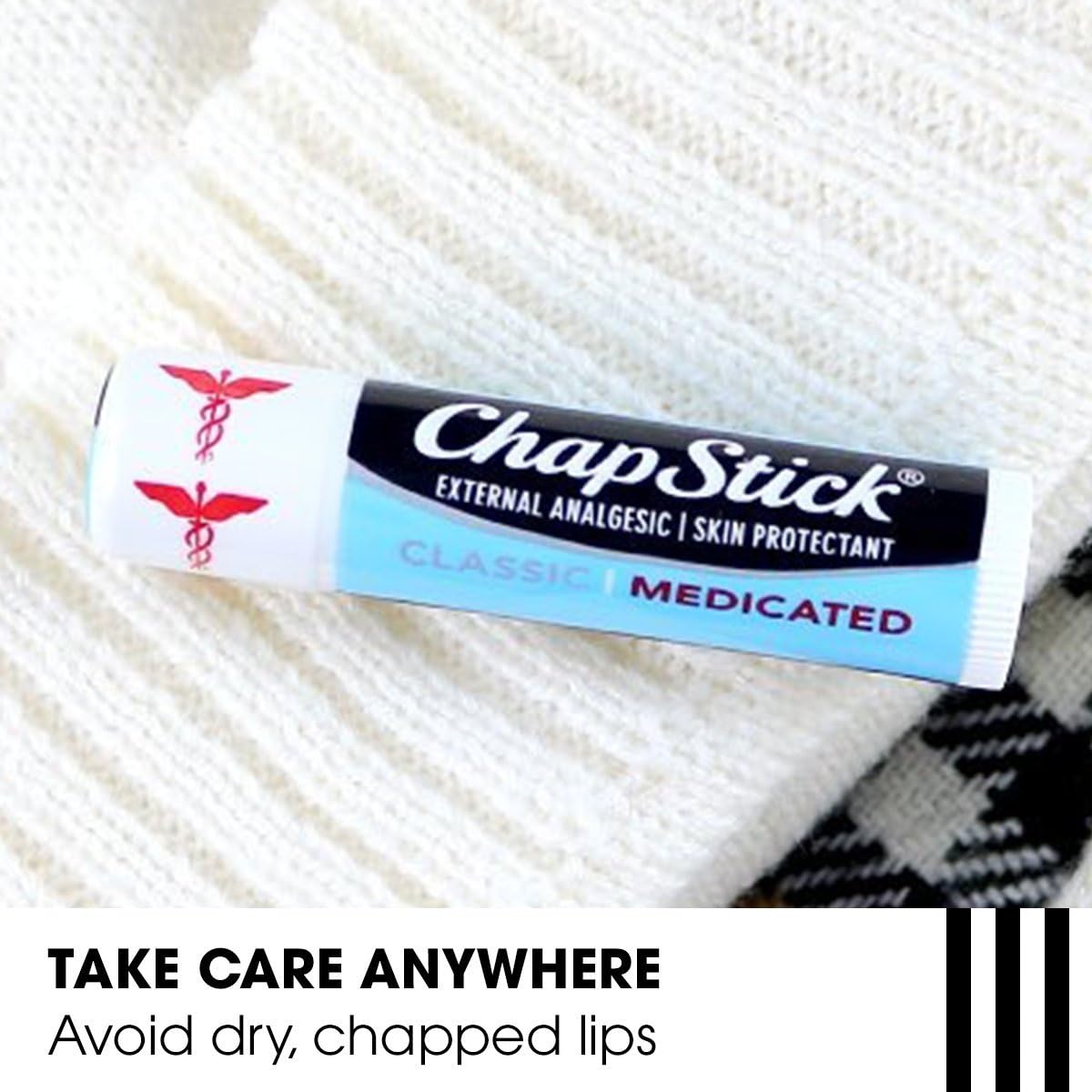 Emballage pratique et portable du ChapStick Classic Médicamenteux en utilisation quotidienne.