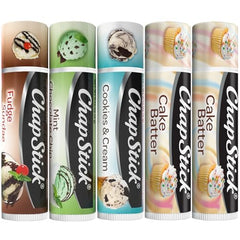 Le CHAPSTICK Délice glacé chocolat-caramel offre une texture douce pour lèvres sèches et confort.