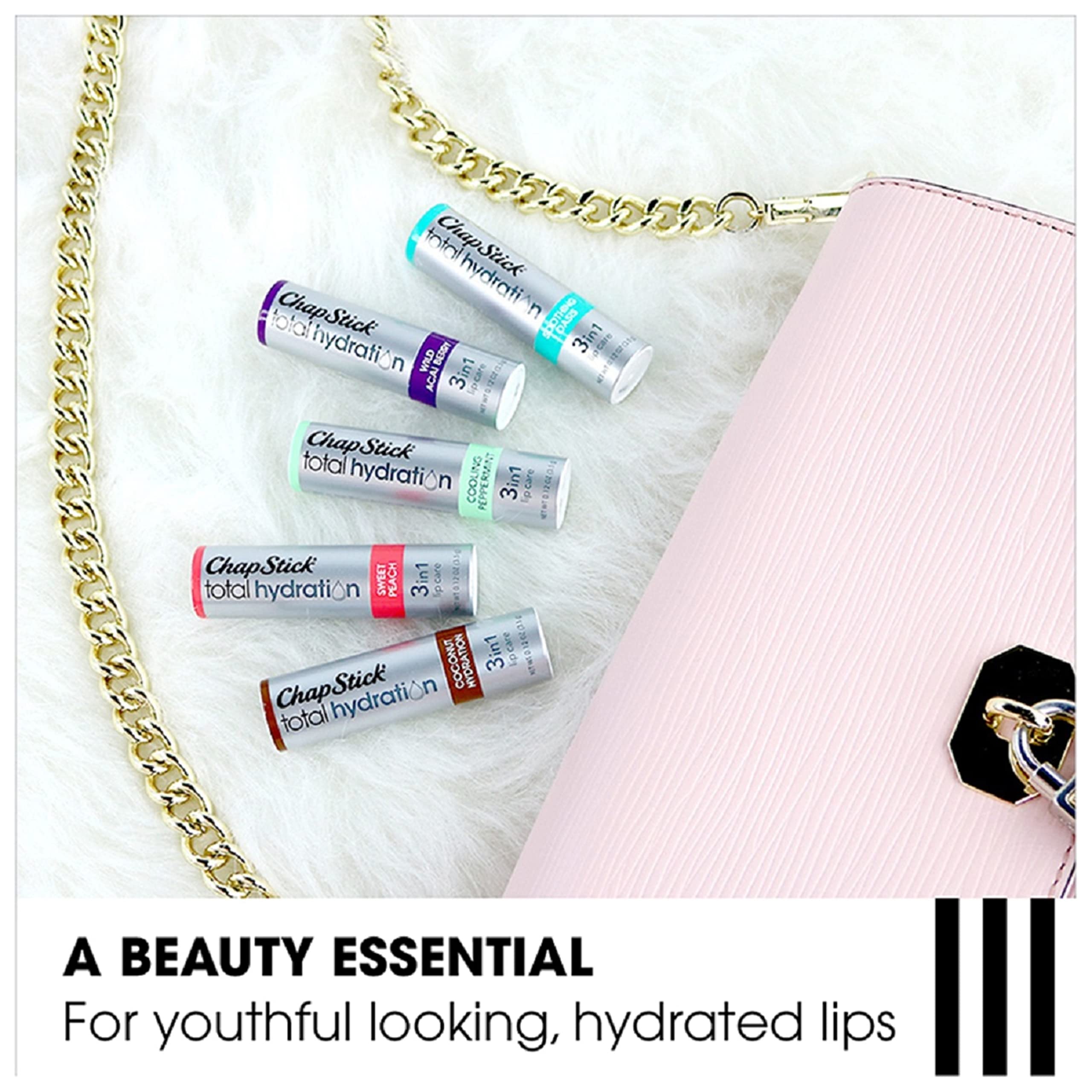 ChapStick Total Hydration Coco prêt à être rangé dans un sac.
