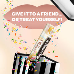 Lèvres douces et hydratées après l'application ChapStick pate a gateau