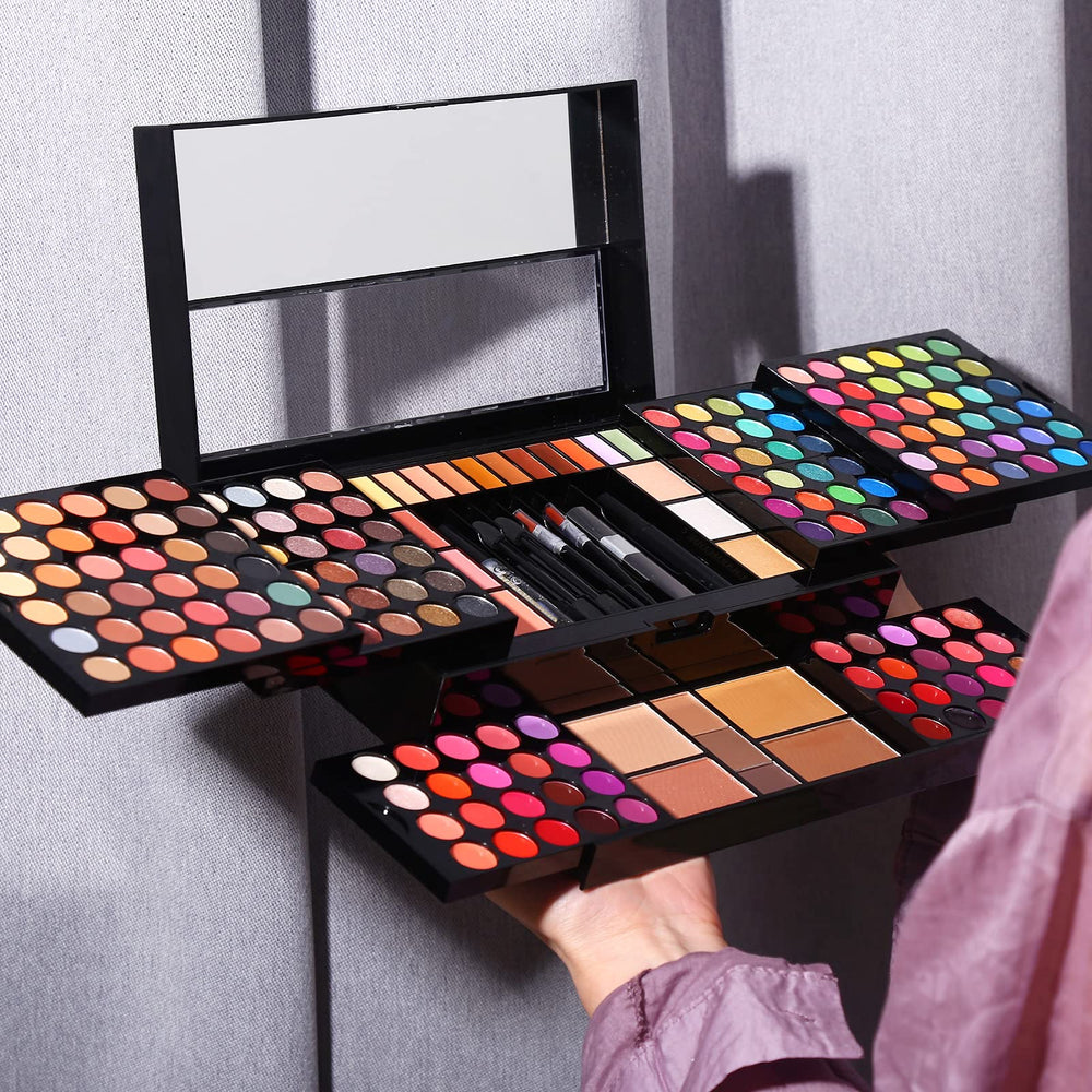 CHARMCODE teintes pigmentées, longue tenue et rendu vibrant tout au long de la journée.