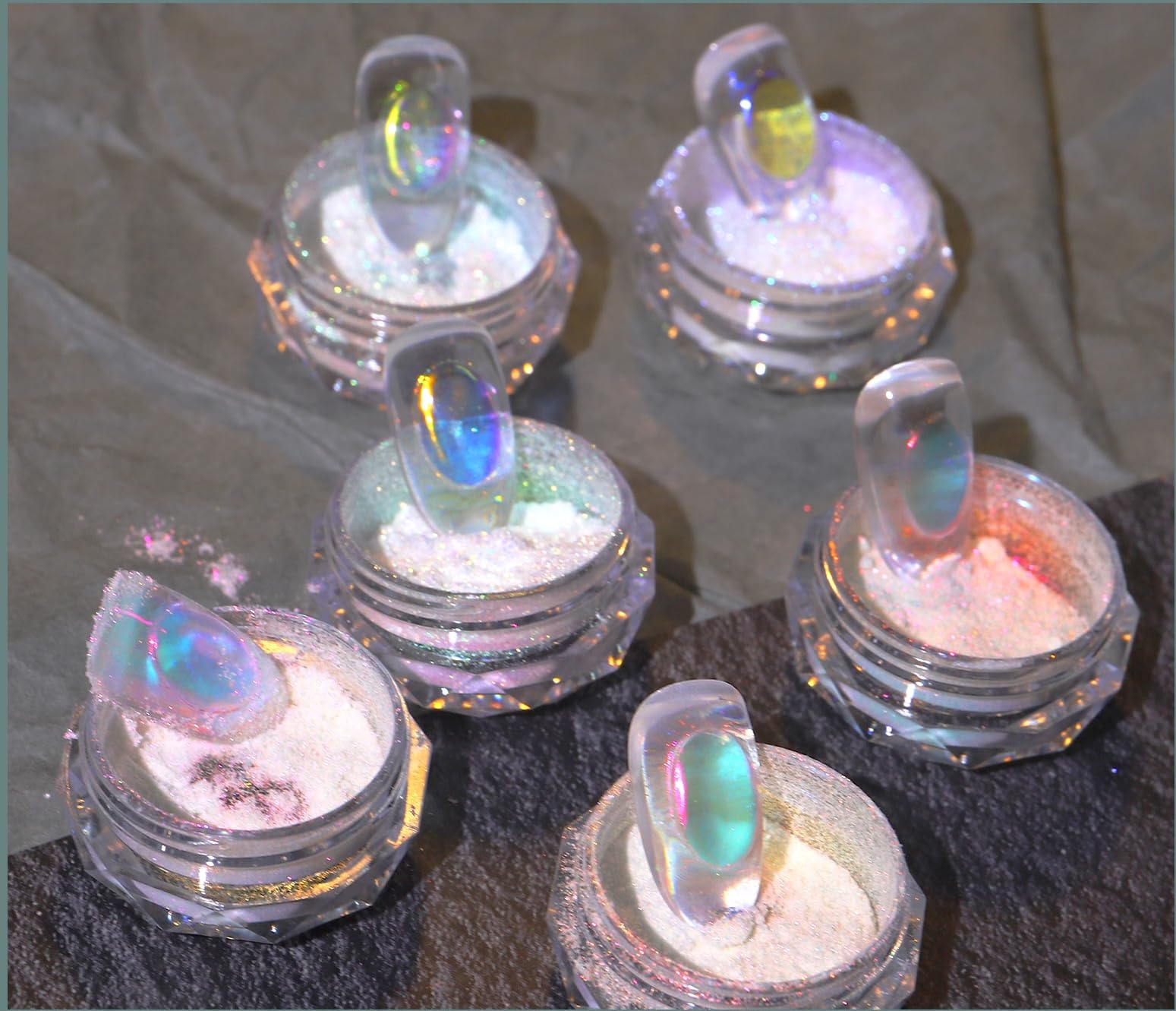 CHARMING MAY Ice Aurora – swatches, effet holographique changeant selon la lumière