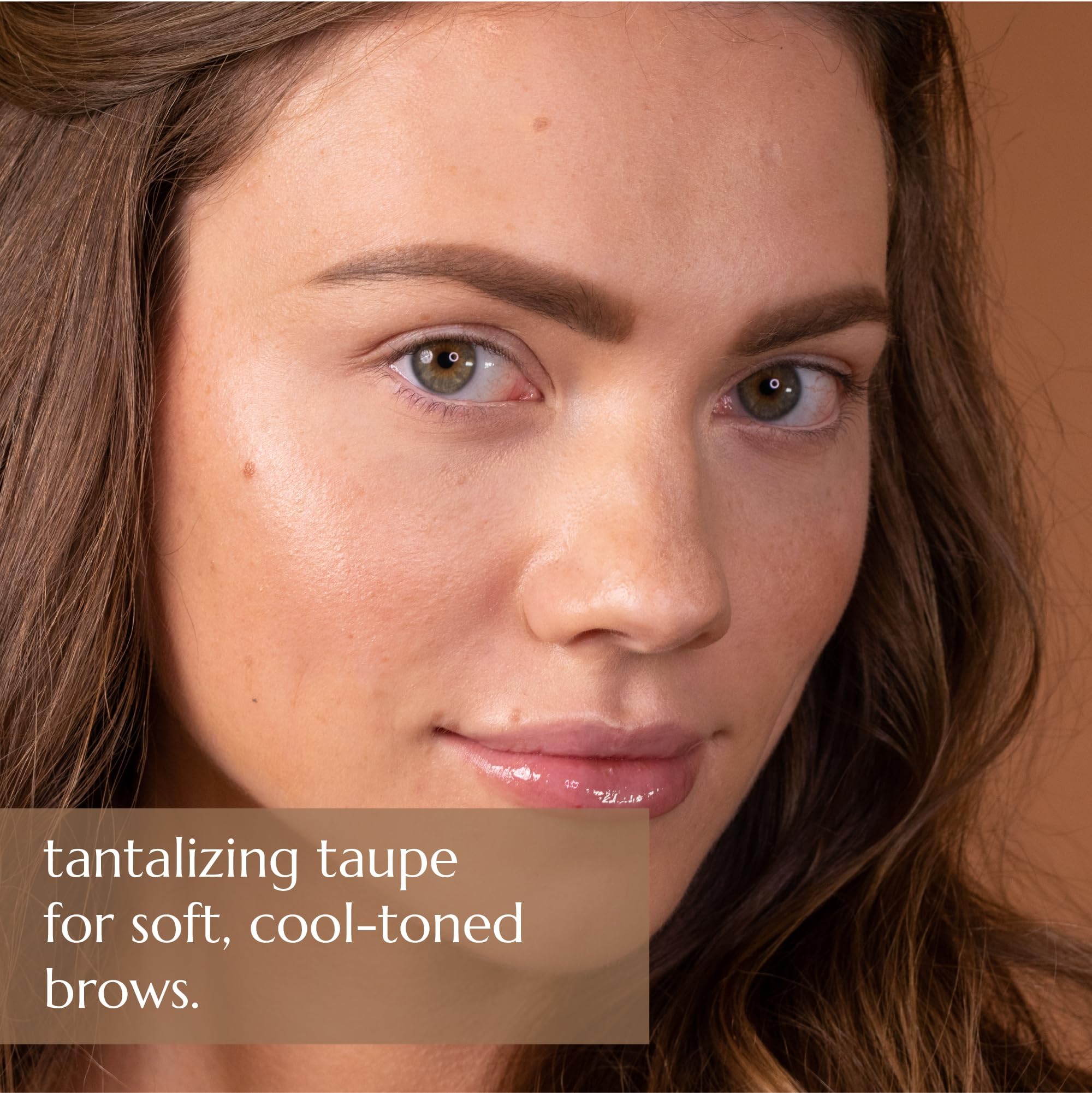 Chella Sourcil trace naturel et progressif des sourcils.