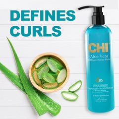 Boucles brillantes et définies avec CHI Aloe Vera Détanglant.