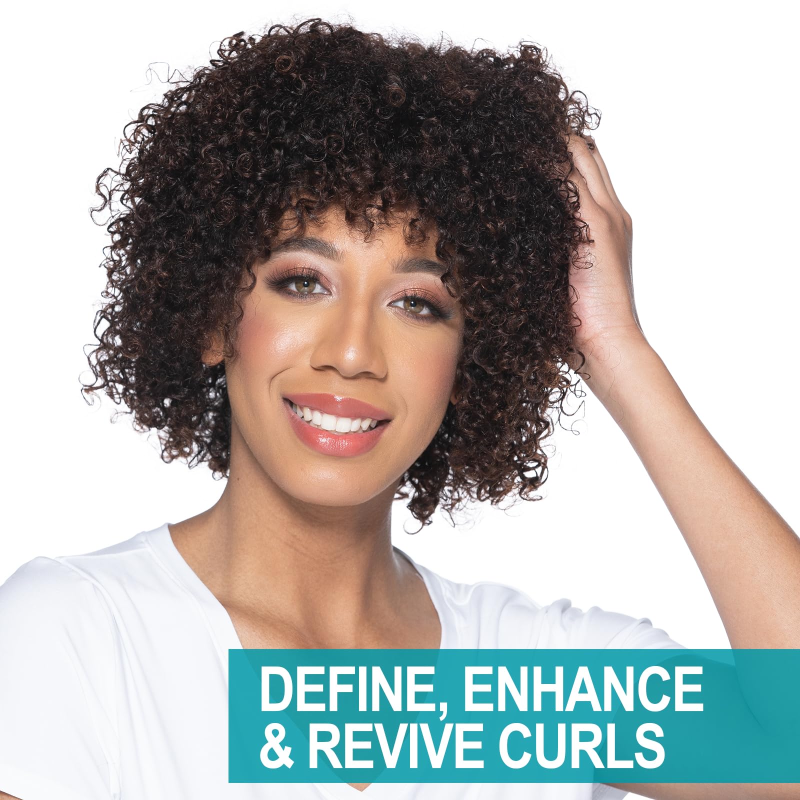 Appliquer sur cheveux humides pour définir les longueurs et les pointes.
