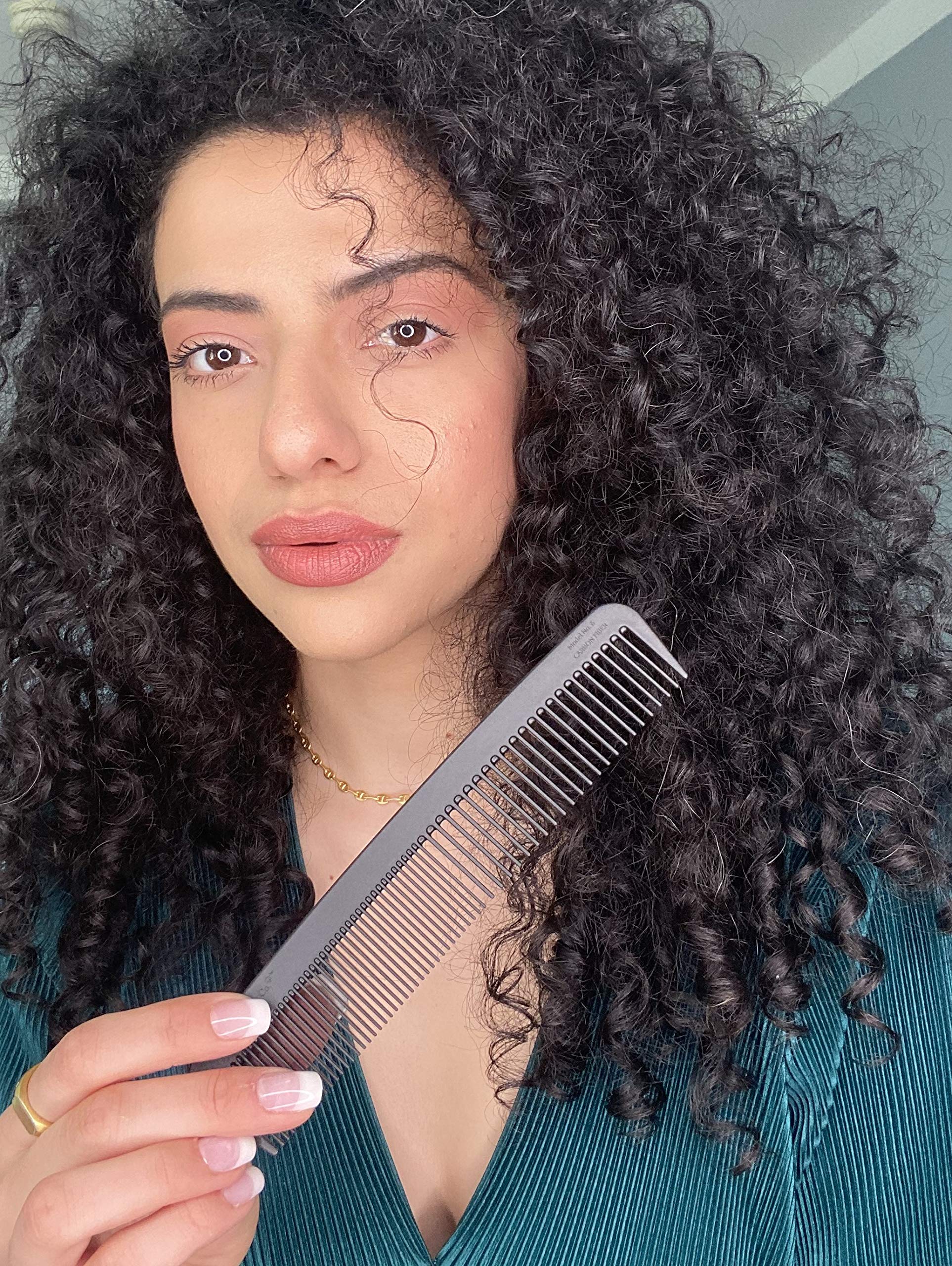 Chicago Comb Model 6, dents larges carbone fibre, démêlage en douceur et volume naturel.