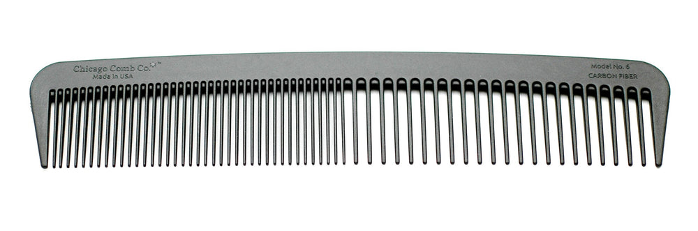 Chicago Comb Model 6, peigne carbone fibre lisse, pour un coiffage fluide et sans statique.