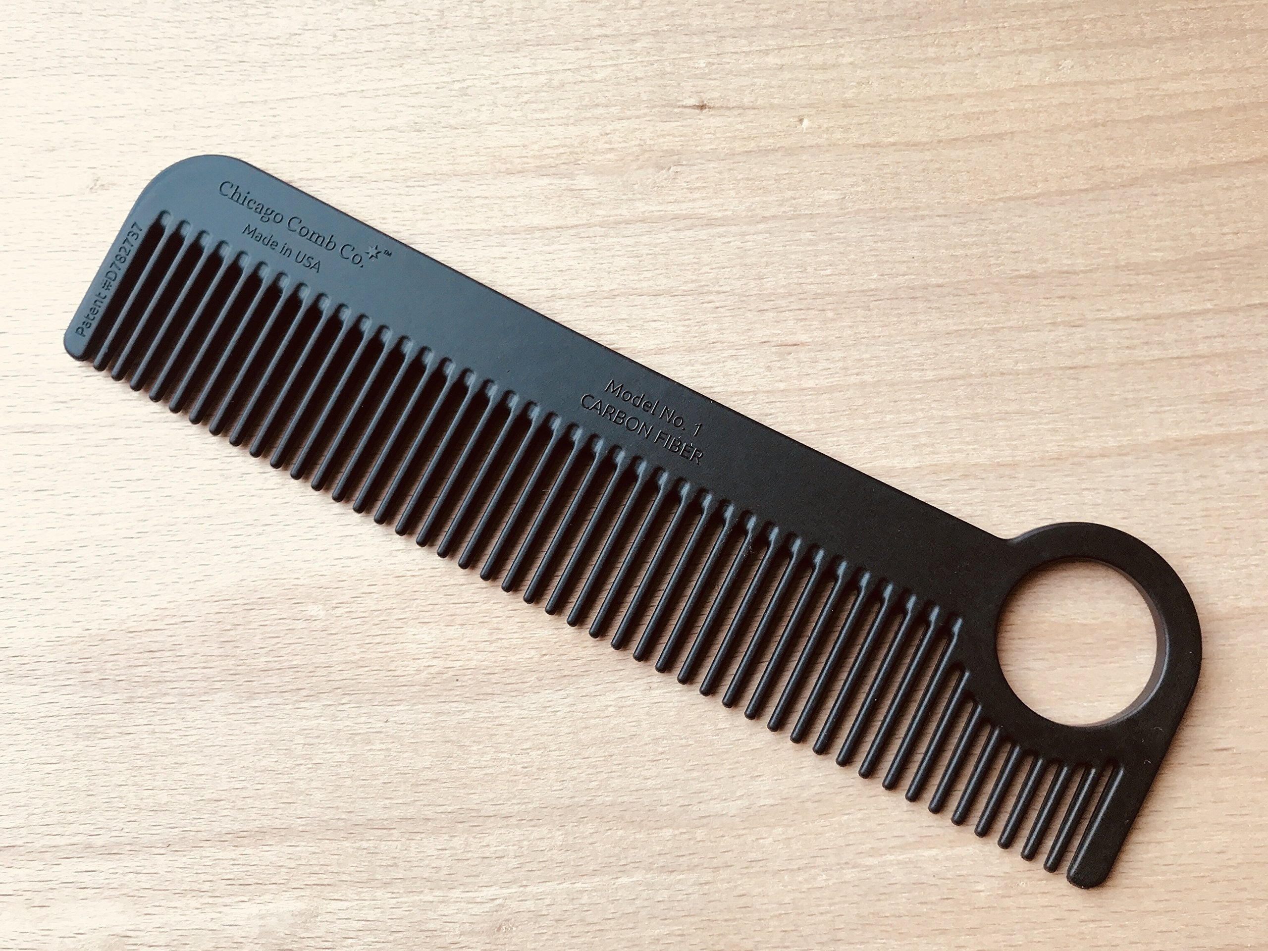 Chicago Comb Modèle 1 : dents moyennes adaptées au coiffage quotidien.