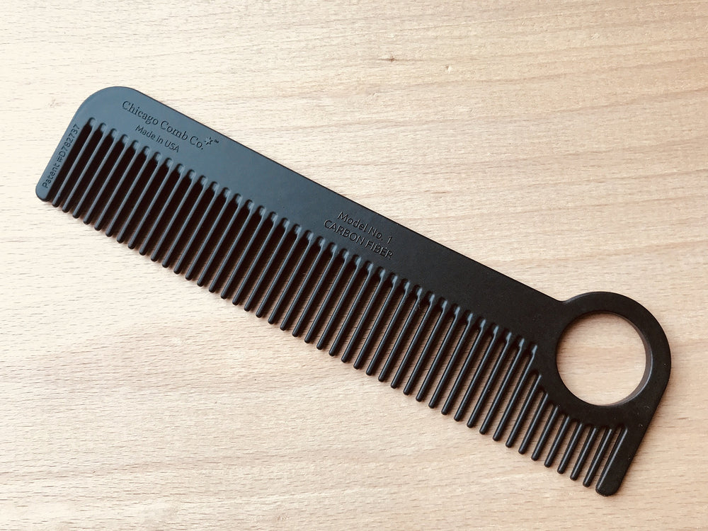 Chicago Comb Modèle 1 : dents moyennes adaptées au coiffage quotidien.