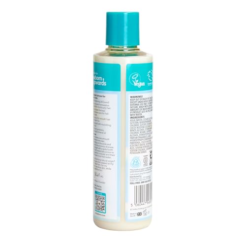 Childs Farm coco-nourish aide à définir les boucles des cheveux des enfants.