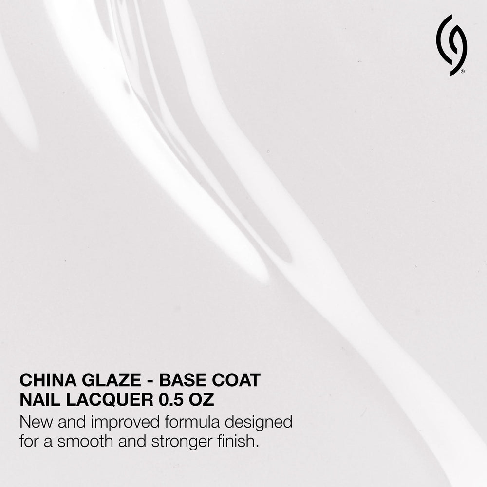 China Glaze CG Strong Adhesion Base Coat assure une adhérence renforcée en profondeur.