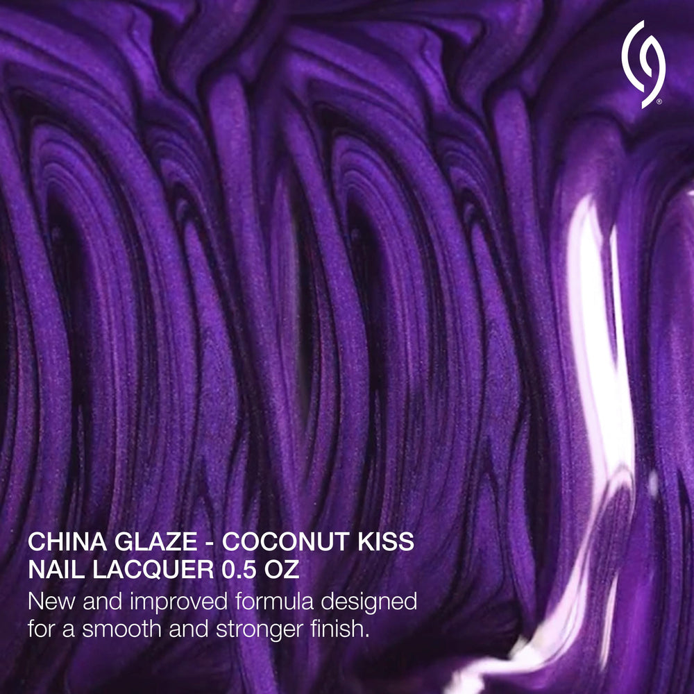 China Glaze Coconut Kiss: échantillon swatch violet affichant la couleur et le shimmer