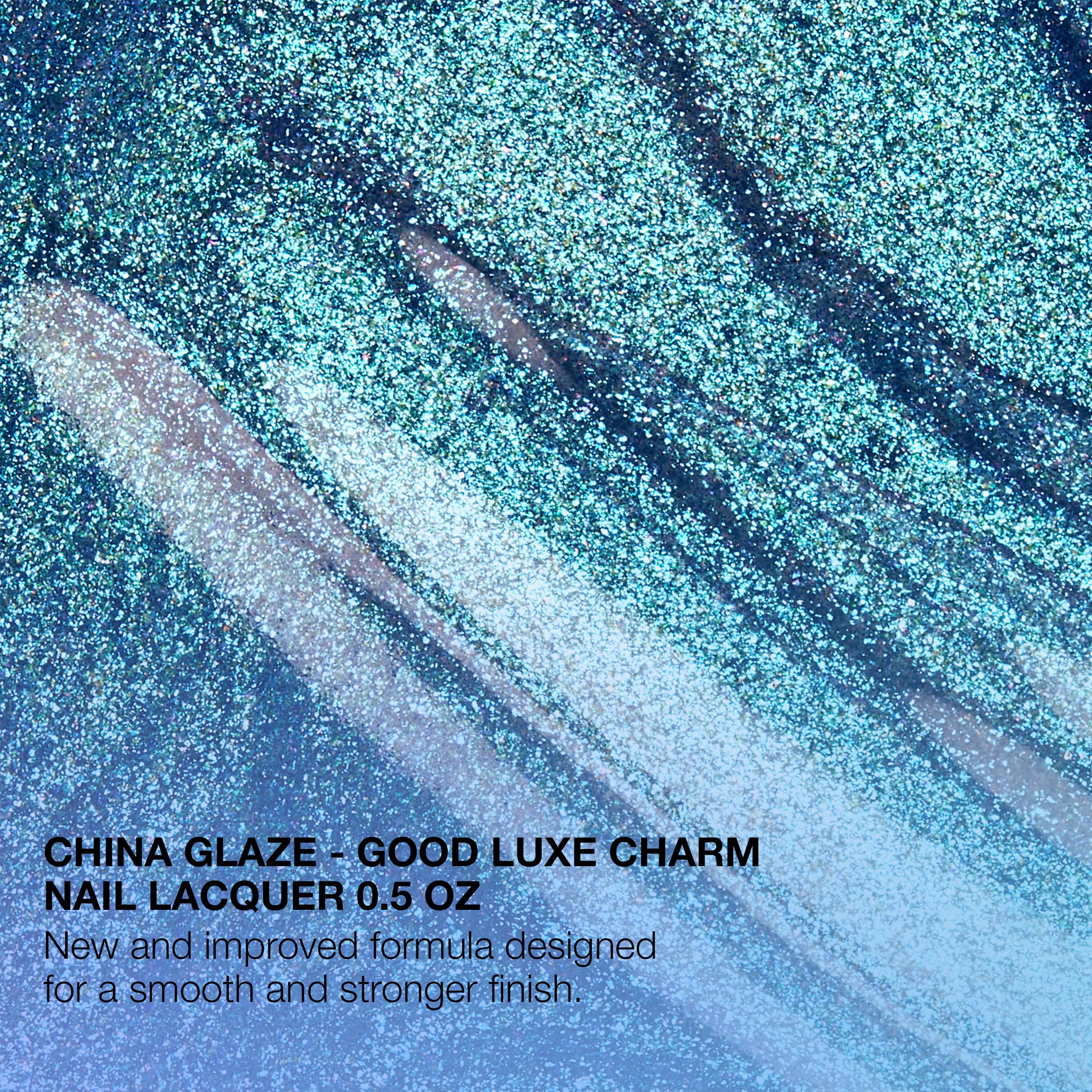 China Glaze Good Luxe Charm - Pinceau application lisse pour des gestes nets.