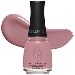 China Glaze Kill the Lights – la bouteille révèle la teinte nude rose et son éclat.
