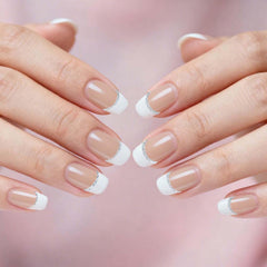 CHOOSE-IT band gel ongles bout blanc base claire ligne argent; allure professionnelle à domicile.