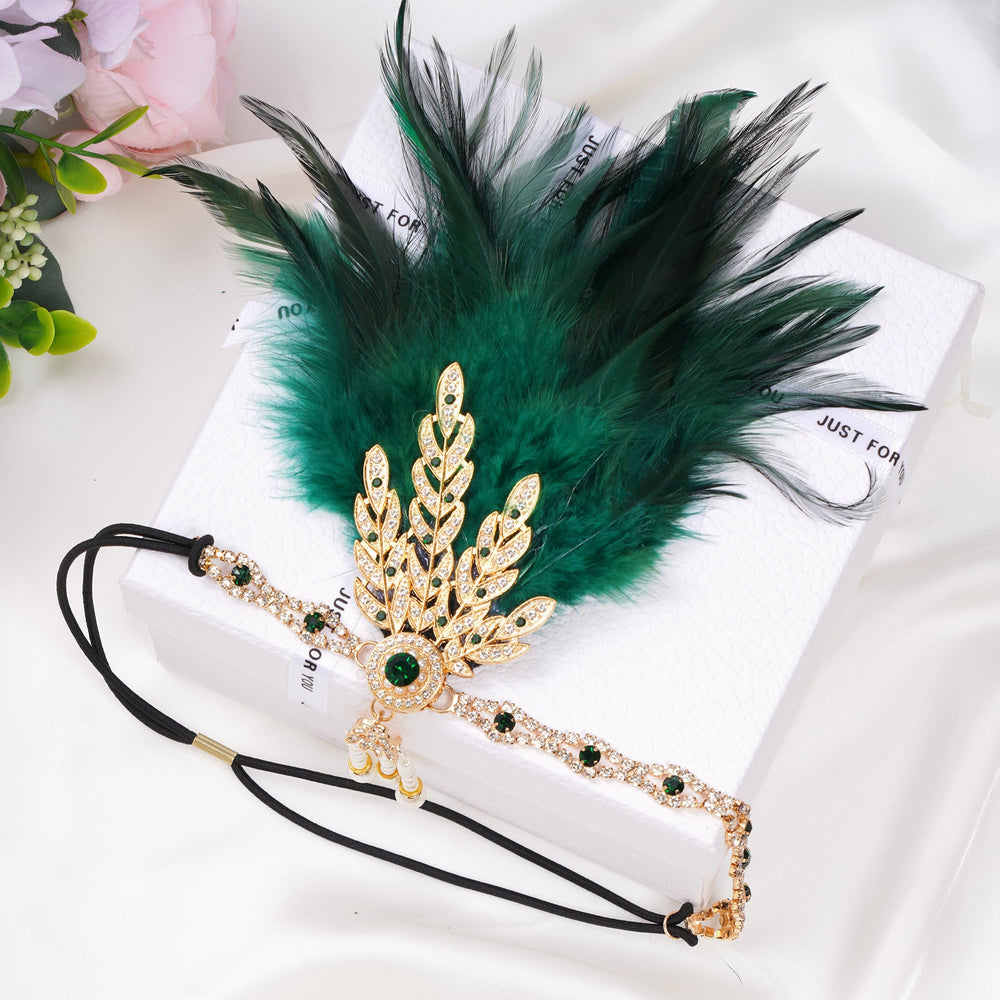 Accessoire cheveux plume verte Choyaxo avec strass pour brillance discrète.