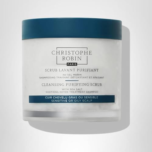 Emballage 250 ml Christophe Robin prêt à être rangé dans la salle de bains.