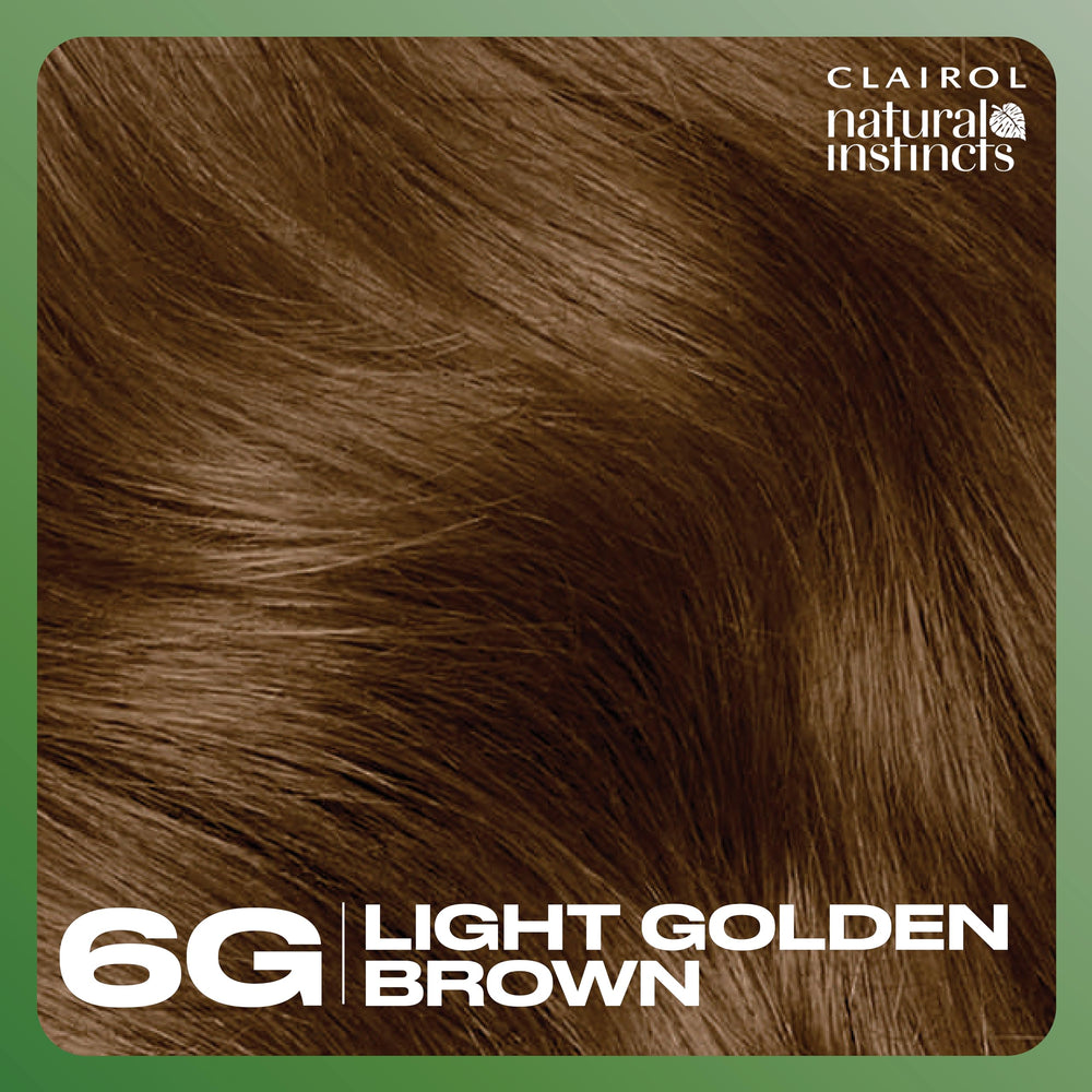 Cheveux brillants sous la lumière naturelle et rendu lumineux.