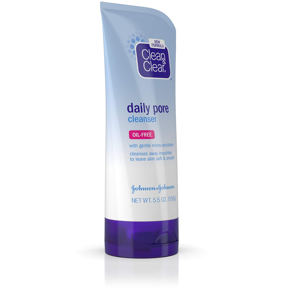 Clean & Clear – microgommages arrondis pour nettoyer les pores en profondeur.