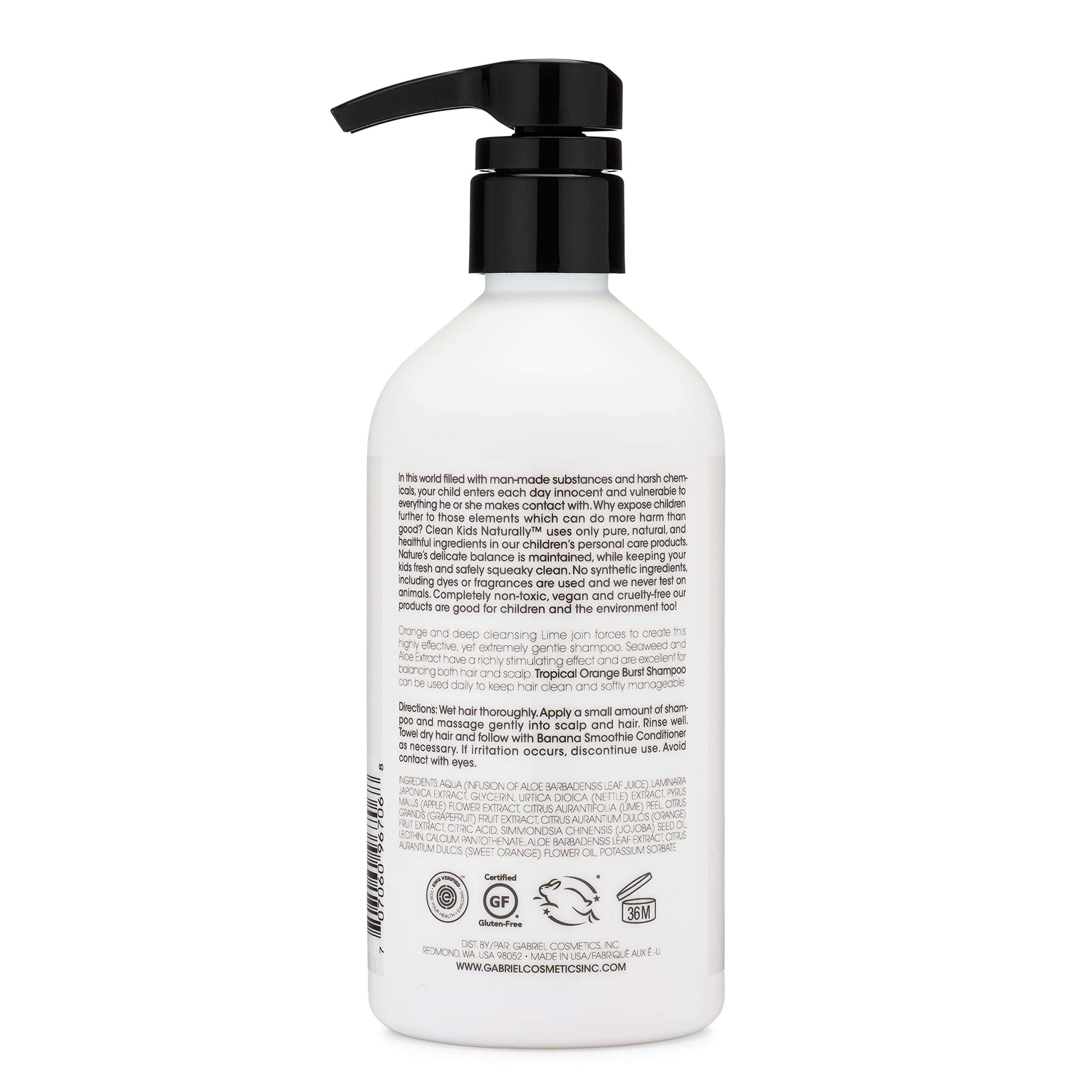 Mousse Clean Kids Naturally Shampoing tropical, facile à répartir sur les cheveux délicats.