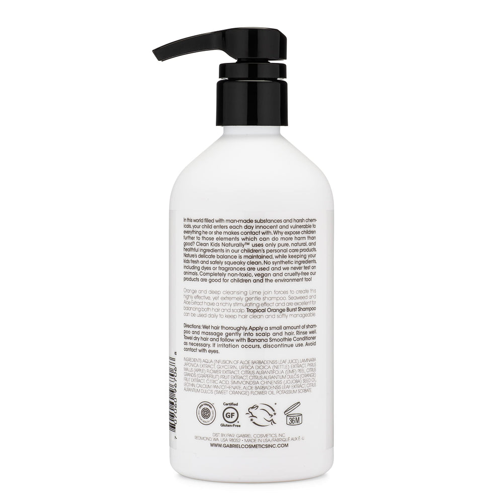 Mousse Clean Kids Naturally Shampoing tropical, facile à répartir sur les cheveux délicats.