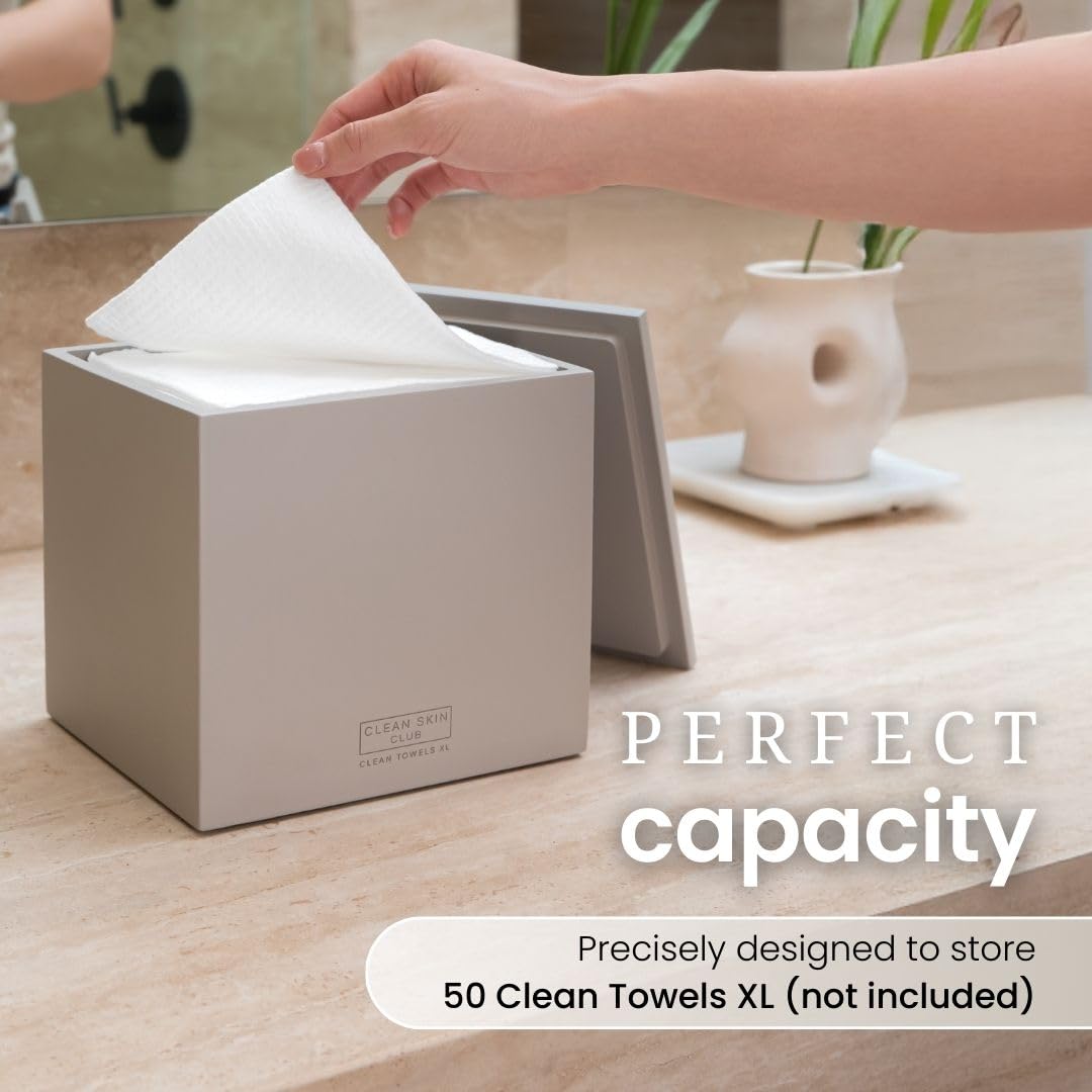 CLEAN SKIN CLUB boîte ciment conception premium, pièce unique.