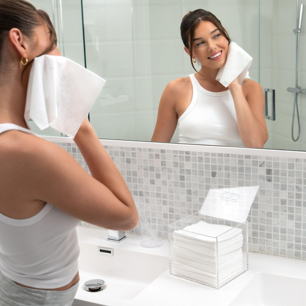 Boîte CLEAN SKIN CLUB en acrylique, facile à nettoyer et hygiénique.