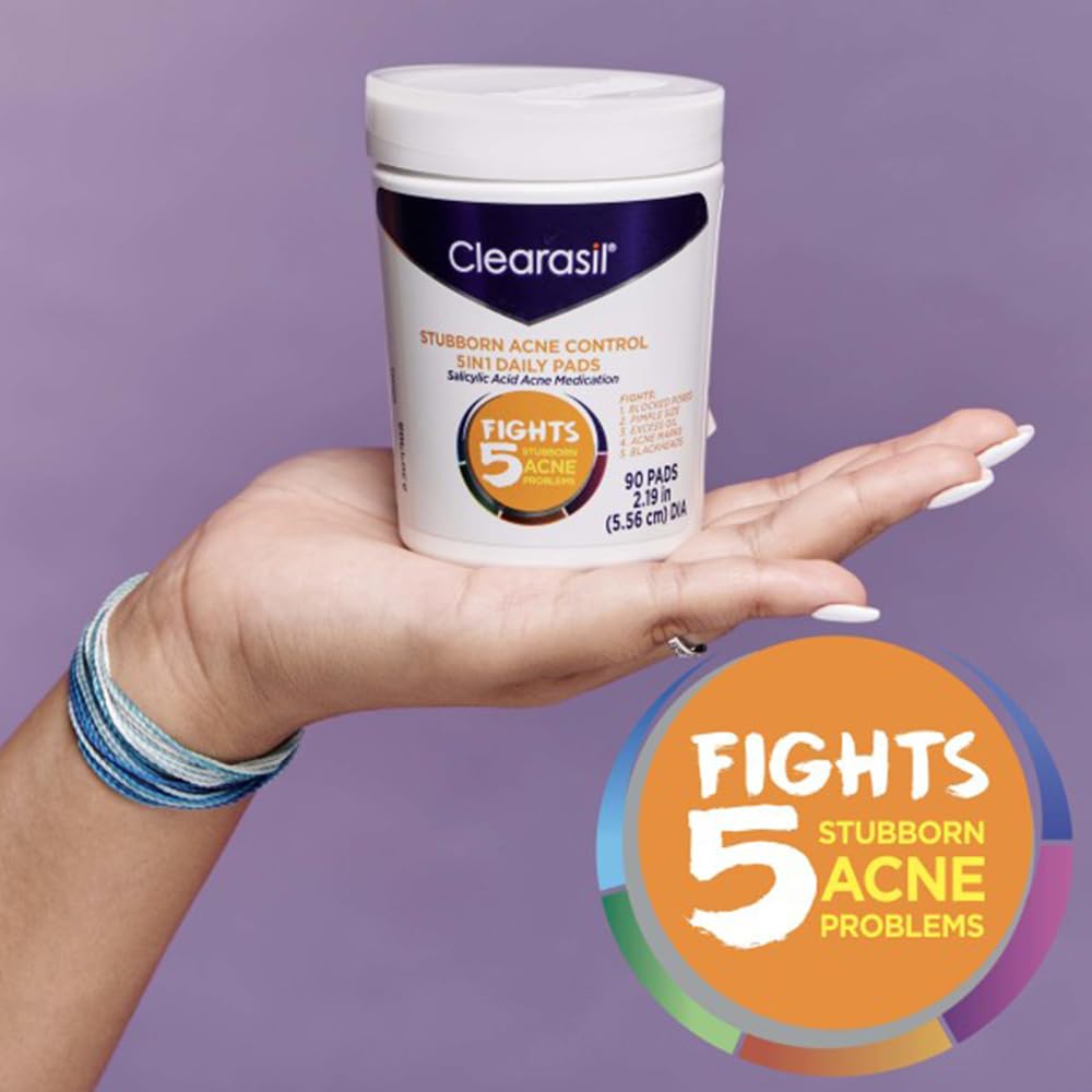 Résultat peau plus nette après l'utilisation des lingettes Clearasil.