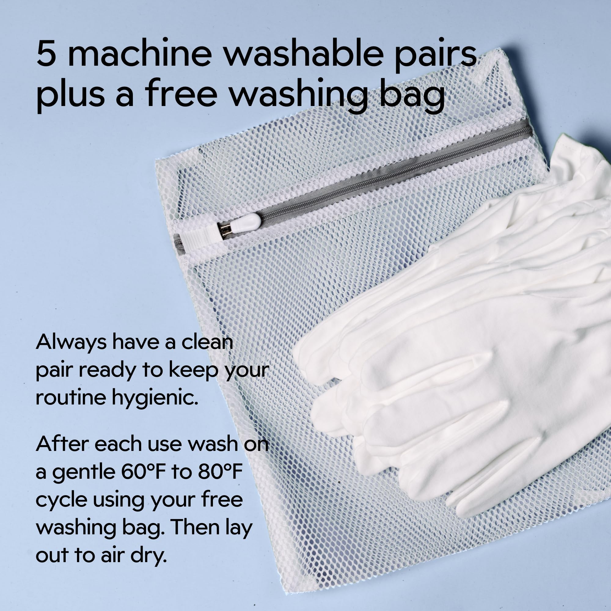 Sleeping Mitts Clearbody, favorisent l’absorption nocturne du soin pour les mains.