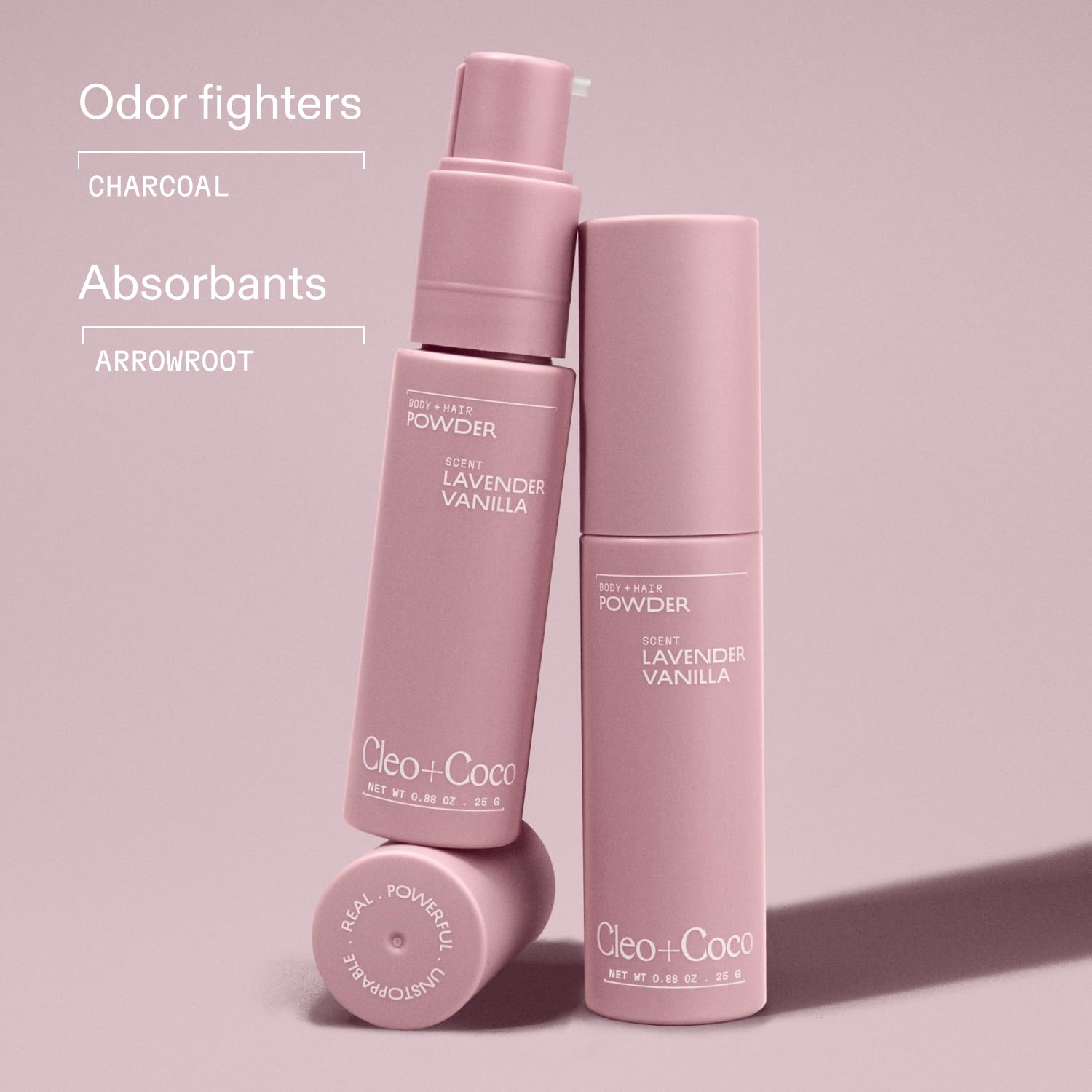 Texture fine de la poudre Cleo + Coco pour une application facile.