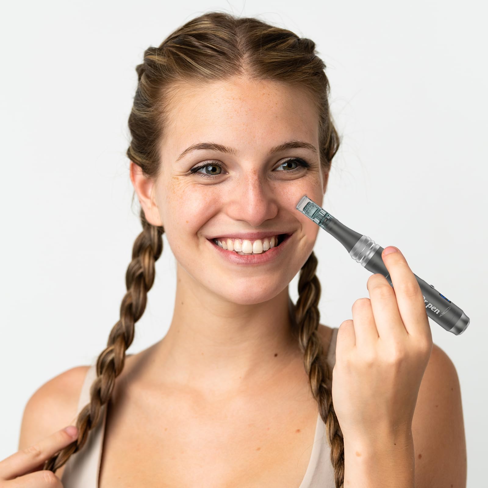 Stylo Dermaroller CLETINA avec aiguilles miniatures pour démarrage en douceur.