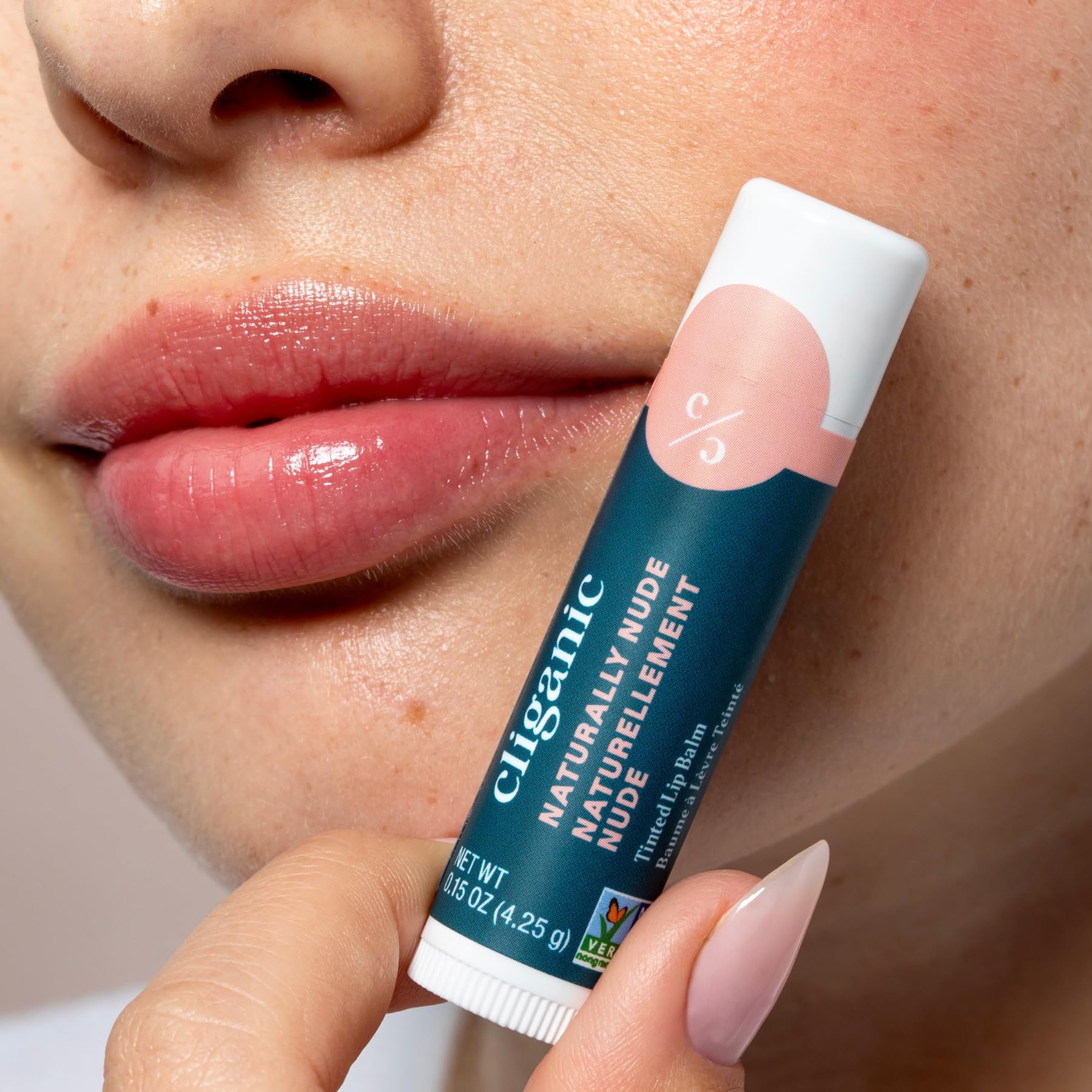 Échantillons nuanciers Cliganic, quatre teintes hydratantes pour lèvres.