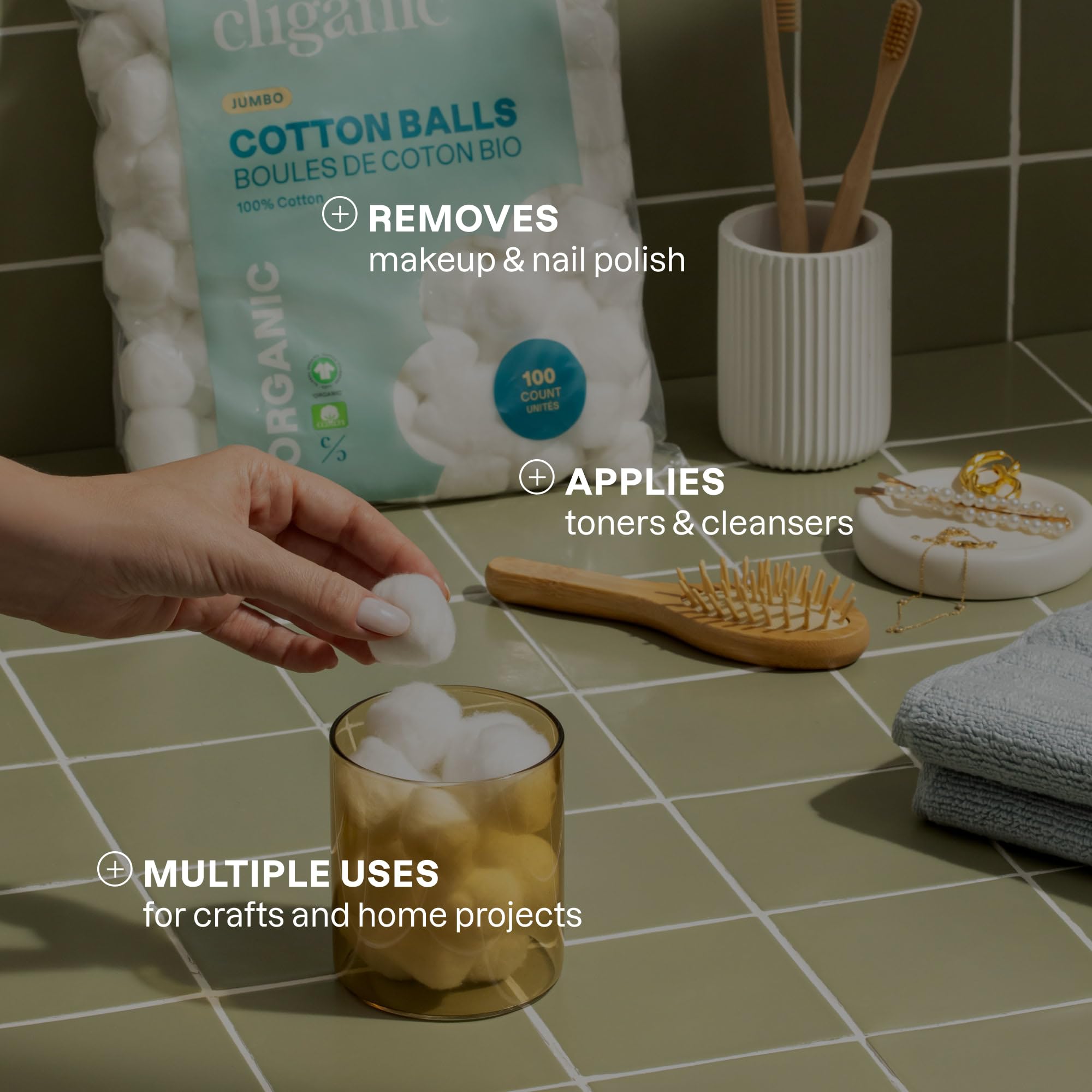 Image montrant l'emballage variable des boules de coton Cliganic sans impact sur la qualité.