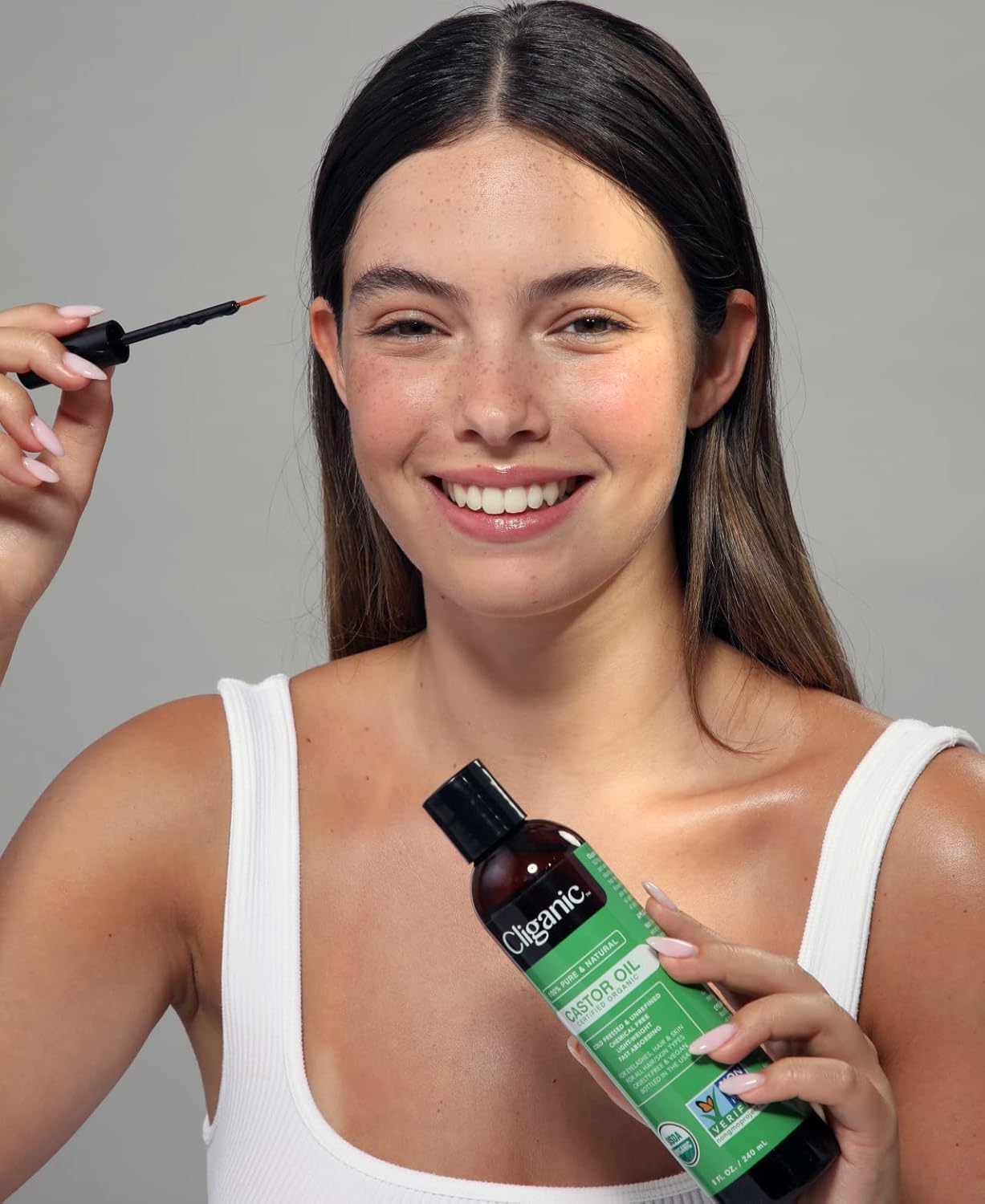 Kit applicateur cils et liner Cliganic, application précise et pratique.