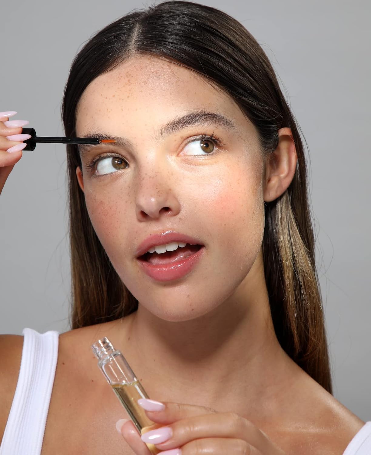 Utilisation quotidienne Cliganic: cils, sourcils, cheveux et peau.