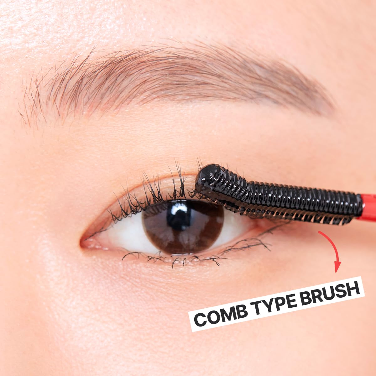 CLIO Kill Lash Demaquillant Yeux – application au coton offre douceur et efficacité.