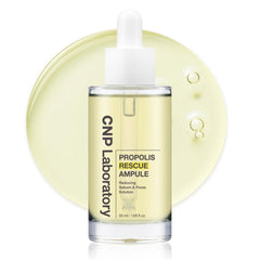 Sérum CNP Rescue-Propolis dans le flacon, apaisant et prêt pour une routine quotidienne.