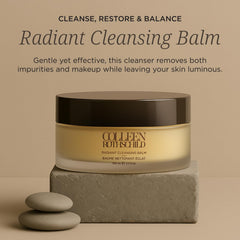 COLLEEN ROTHSCHILD Baume nettoyant Radiant, texture crème-soyeuse, révèle une peau purifiée.