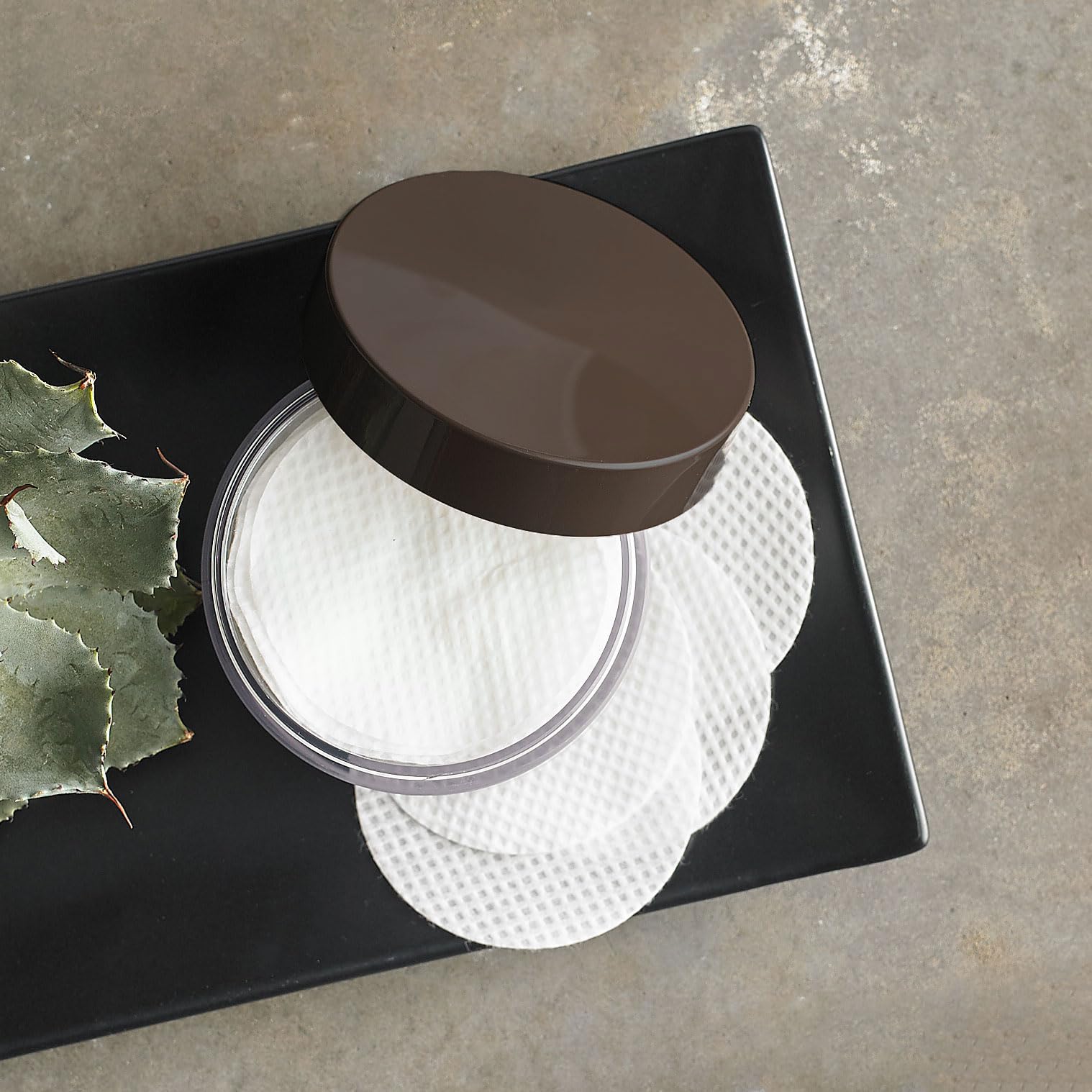 COLLEEN ROTHSCHILD Glycolic Peel Pads: gros plan sur les tampons et l'application pour peau lisse.