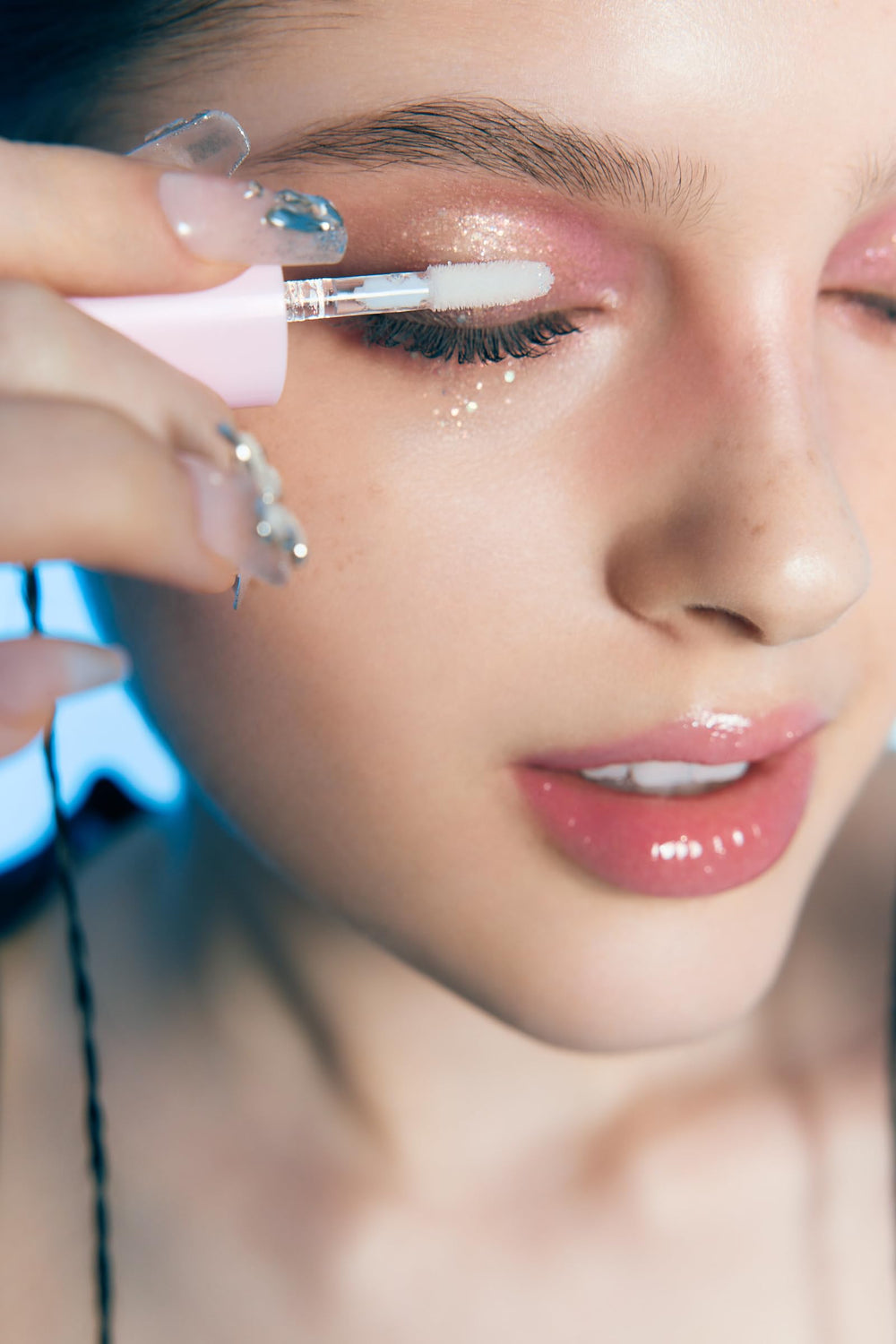 COLORGRAM Milk Bling Shadow application fluide et brillance scintillante.