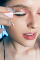 COLORGRAM Milk Bling Shadow application fluide et brillance scintillante.