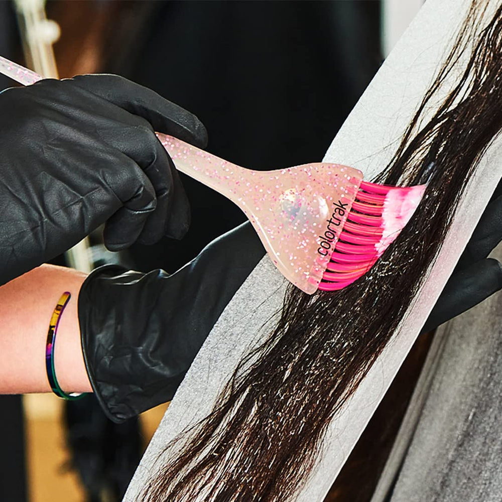 La brosse Colortrak couleur tri-poignees etincelantes bleu électrique assure une couverture rapide.