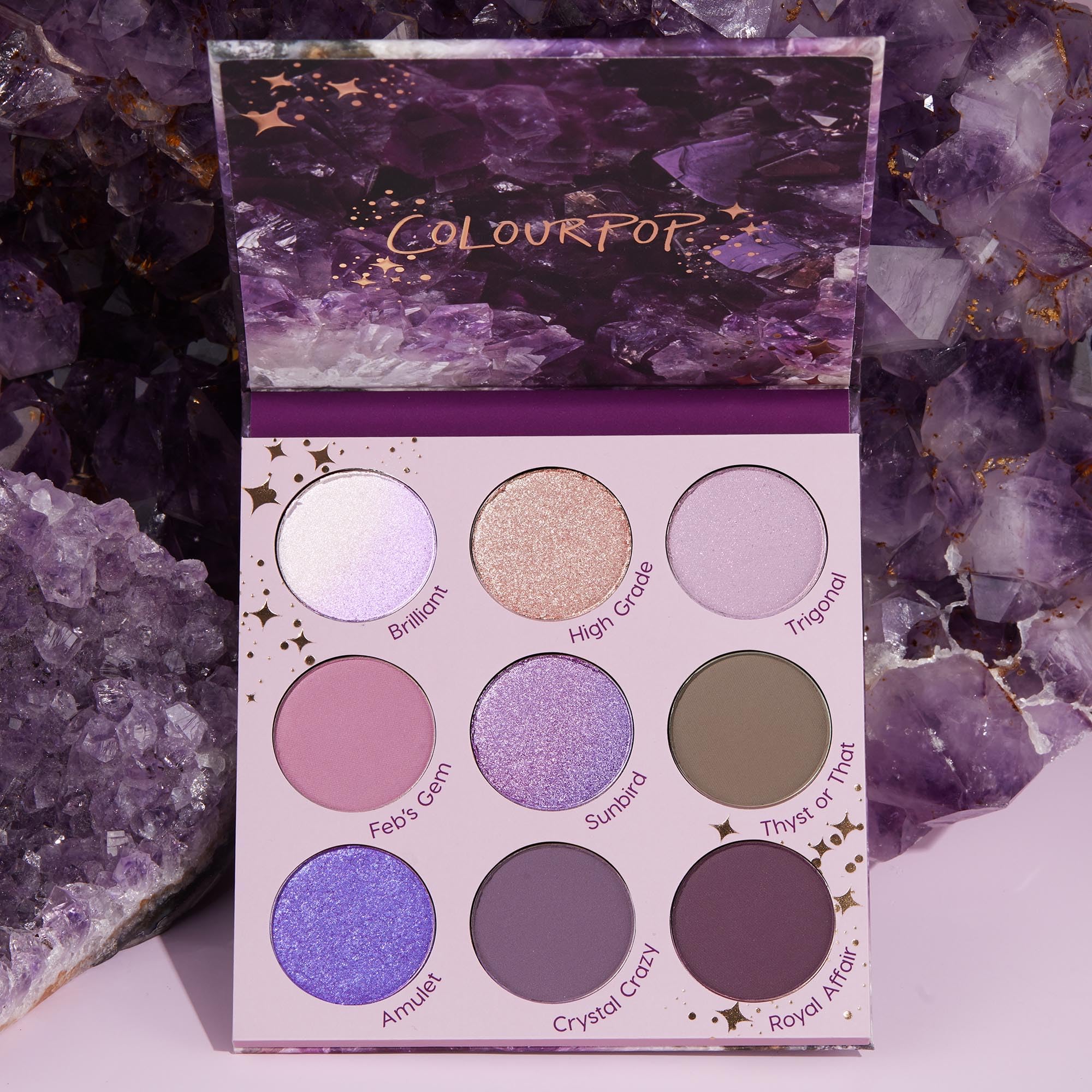 Formule longue tenue ColourPop All Amethyst assure tenue durable.