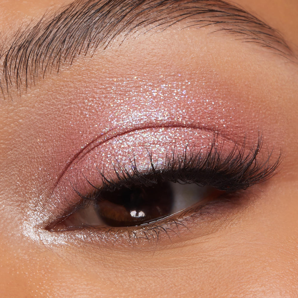 Ombre duo chrome ColourPop Beauté et la Bête pour des regards changeants.