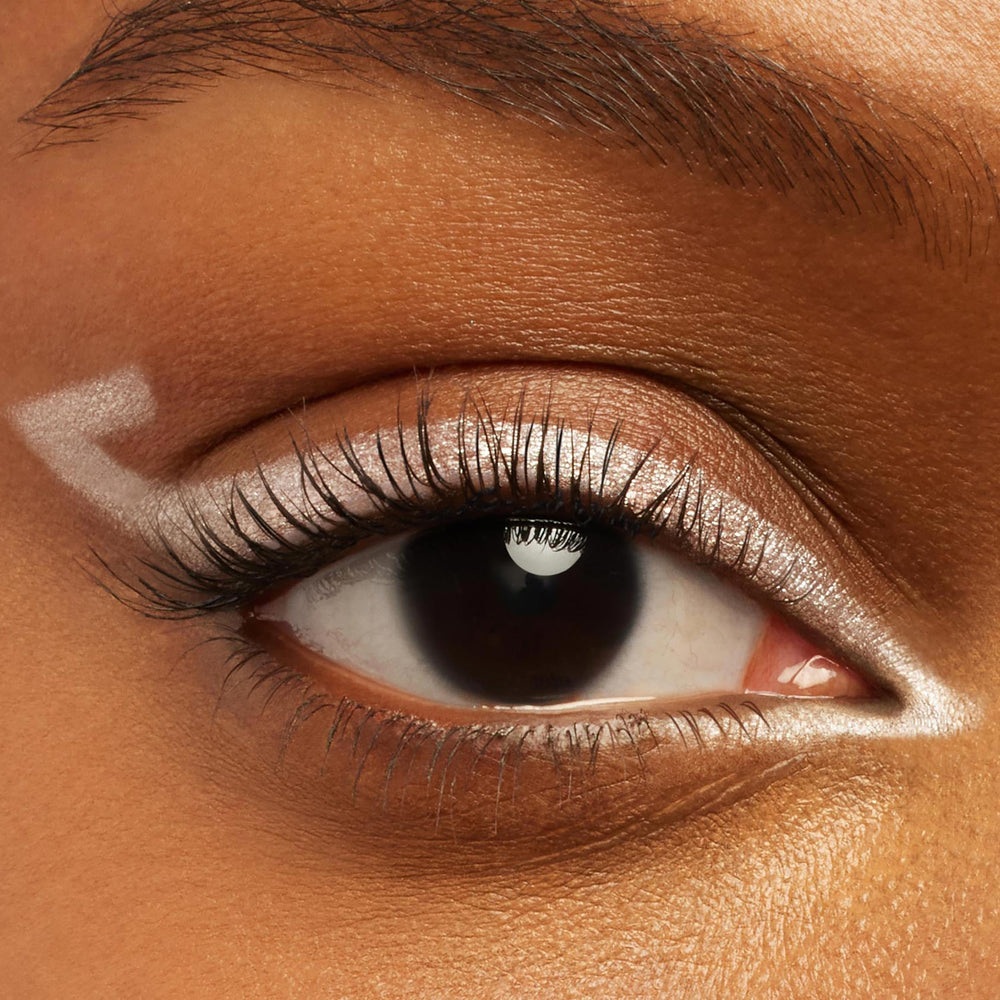 ColourPop BFF Crème Gel Eyeliner estompage facile pour un regard charbonneux.