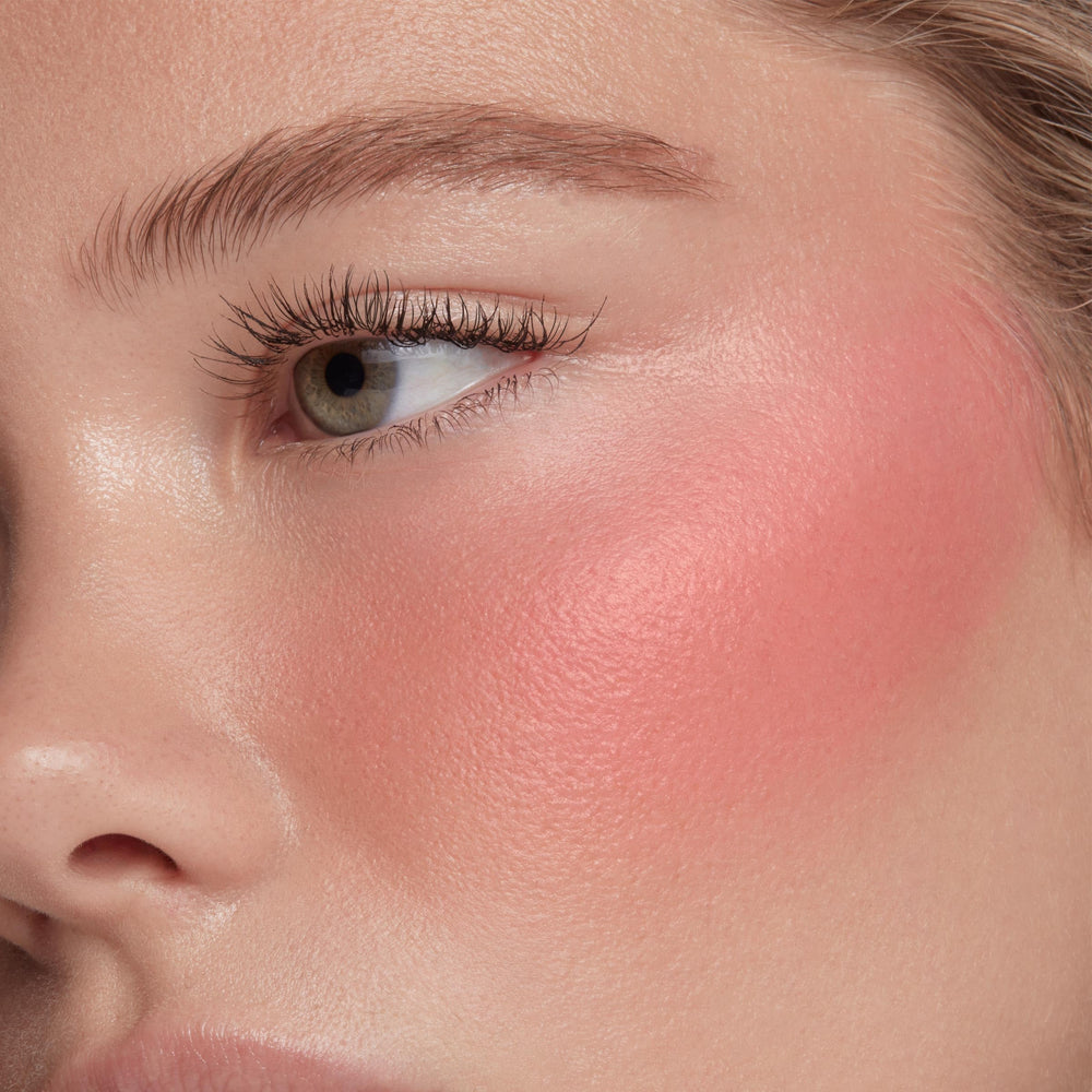 ColourPop Teinte Ange fini lumineux qui complète tout maquillage.