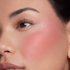 ColourPop blush liquide acide polyglutamique retient l’humidité pour un éclat durable