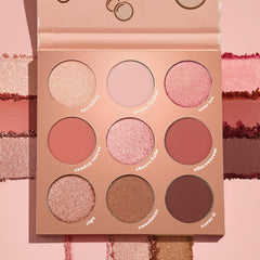 Échantillons métalliques ColourPop By The Rosé, finitions scintillantes pour accent lumineux.