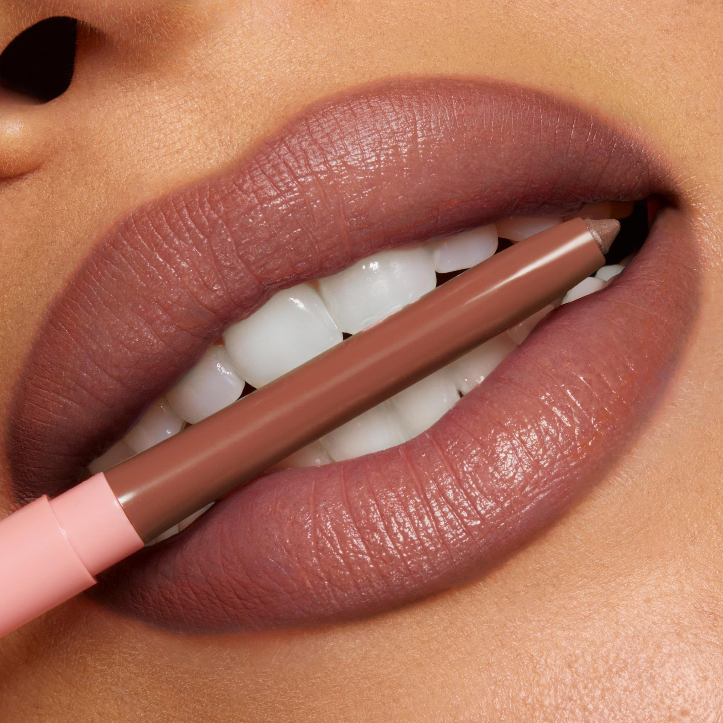 ColourPop So Juicy Crayon contour Lèvres surlignement subtil de l’arc de Cupidon.